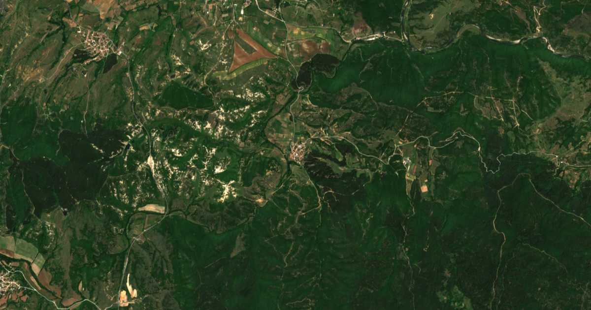 Hartă satelitară: Petrelik