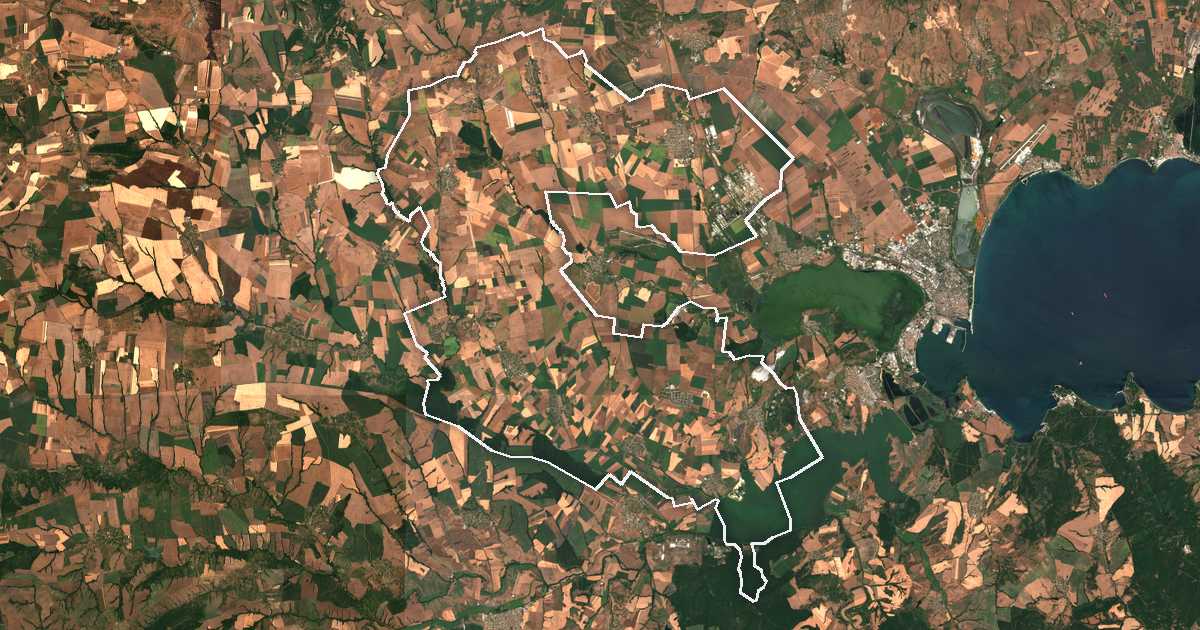 Imagine din satelit cu limita trasată: Kameno