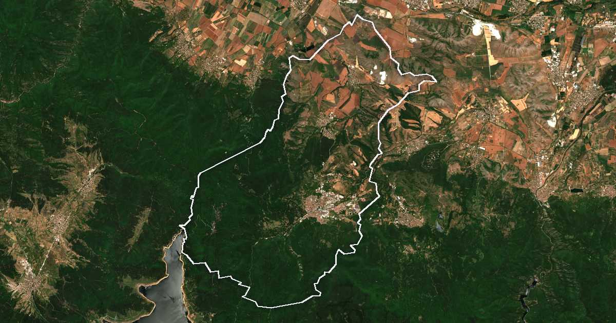 Imagine din satelit cu limita trasată: Peștera