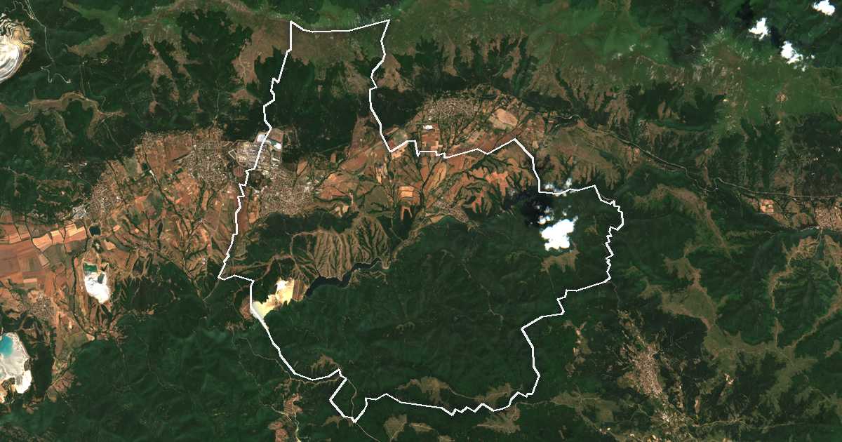Imagine din satelit cu limita trasată: Pirdop