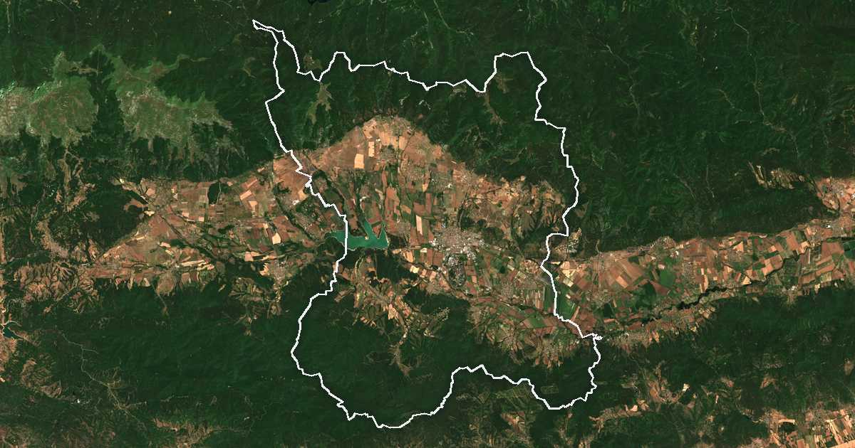 Imagine din satelit cu limita trasată: Kazanlăk