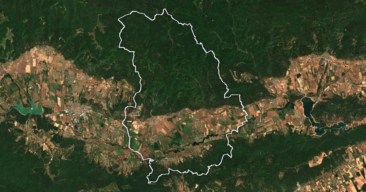 Imagine din satelit cu limita trasată: Măglij