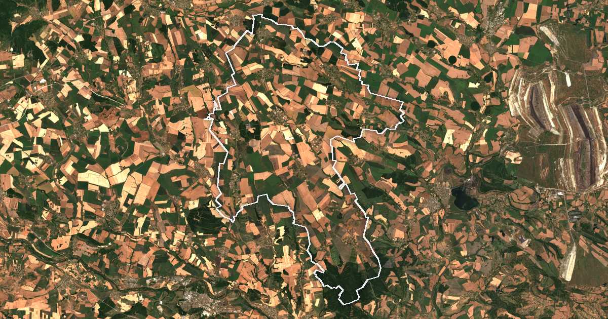 Imagine din satelit cu limita trasată: Opan