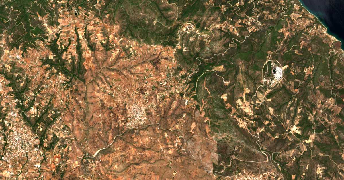Hartă satelitară: Agía Paraskeví