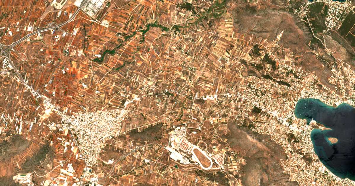 Hartă satelitară: Agía Triáda