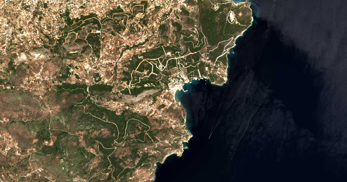Hartă satelitară: Agía Marína