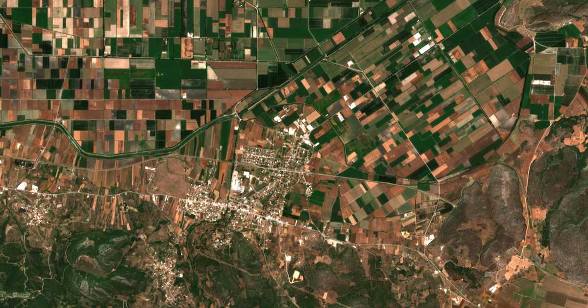 Hartă satelitară: Alíartos