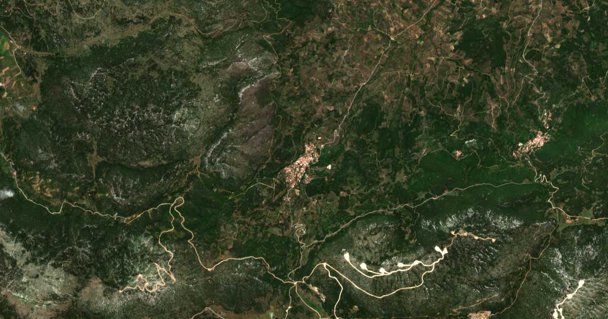 Hartă satelitară: Agía Triás