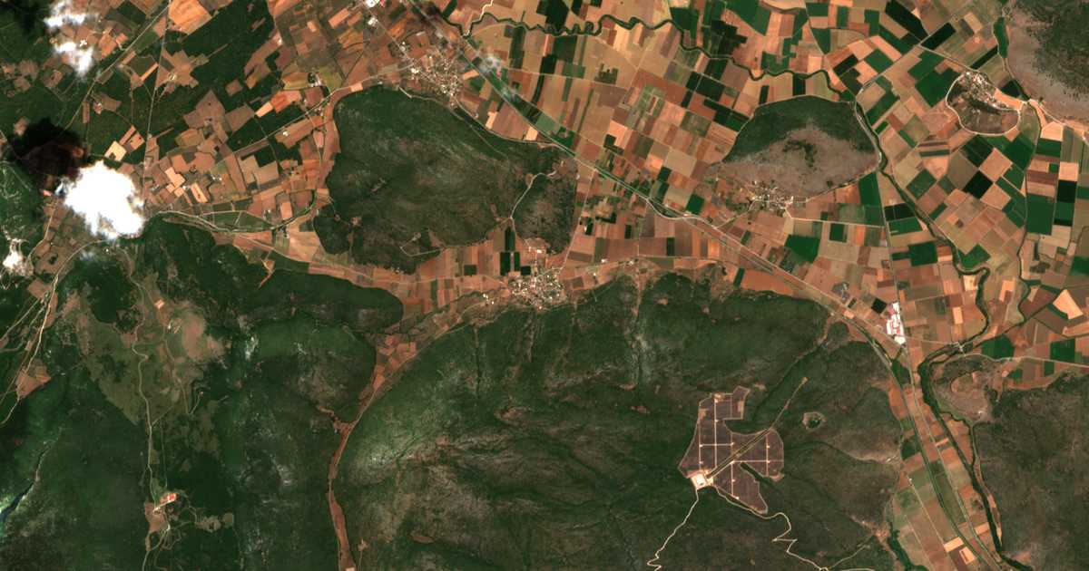 Hartă satelitară: Parórion