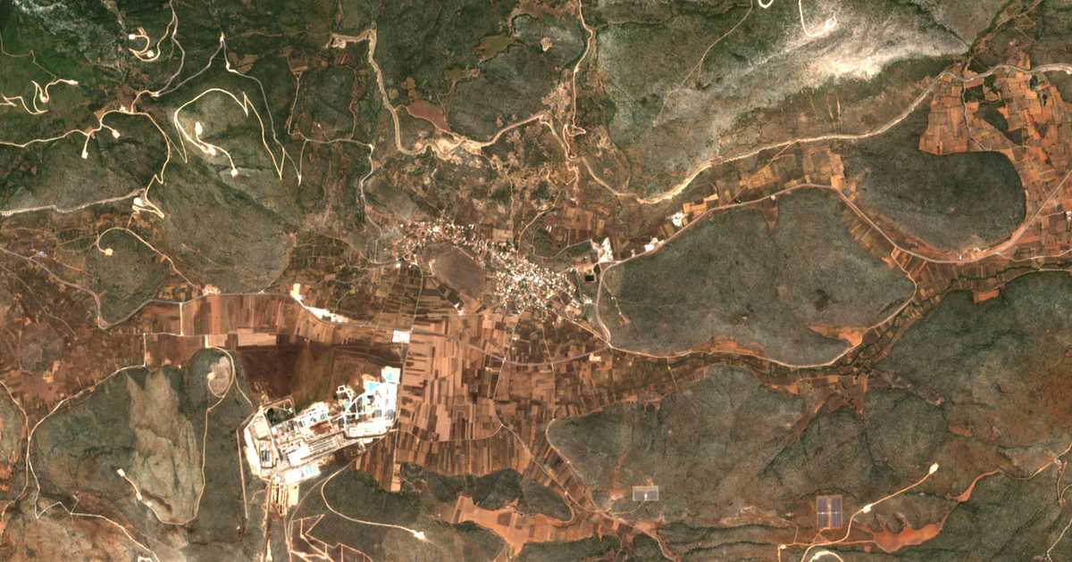 Hartă satelitară: Domvraína