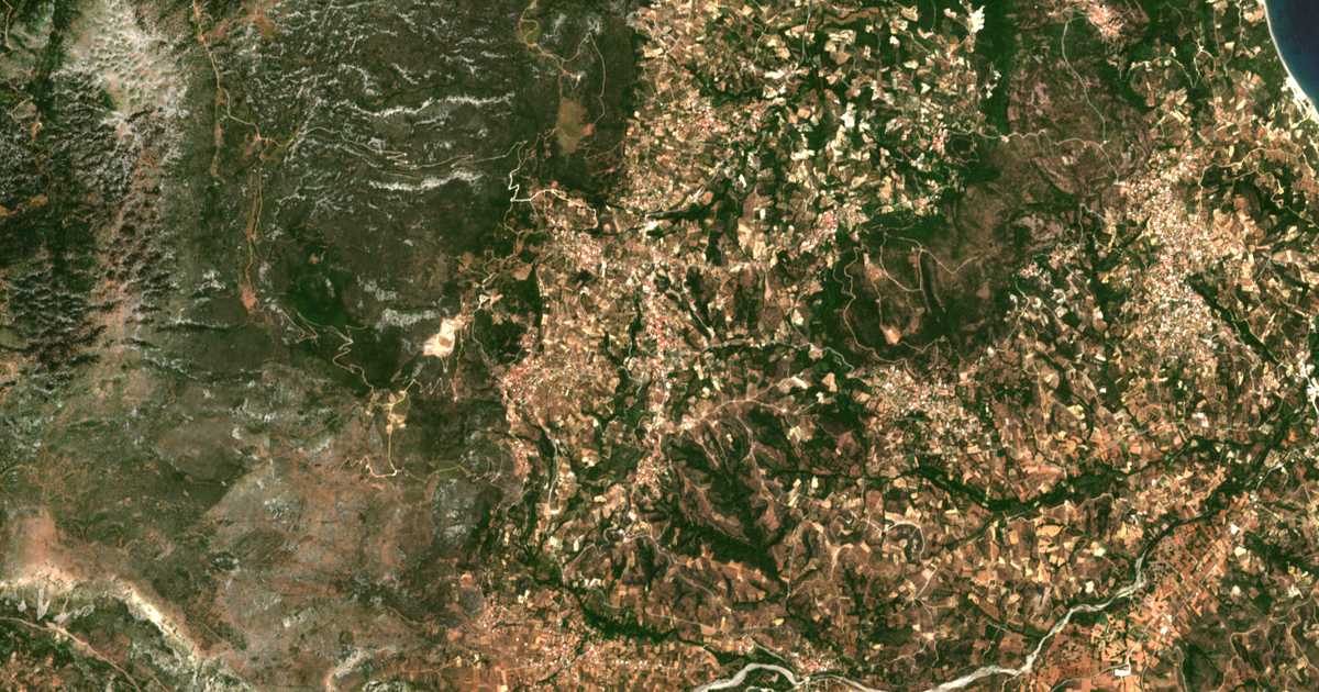 Hartă satelitară: Konístrai
