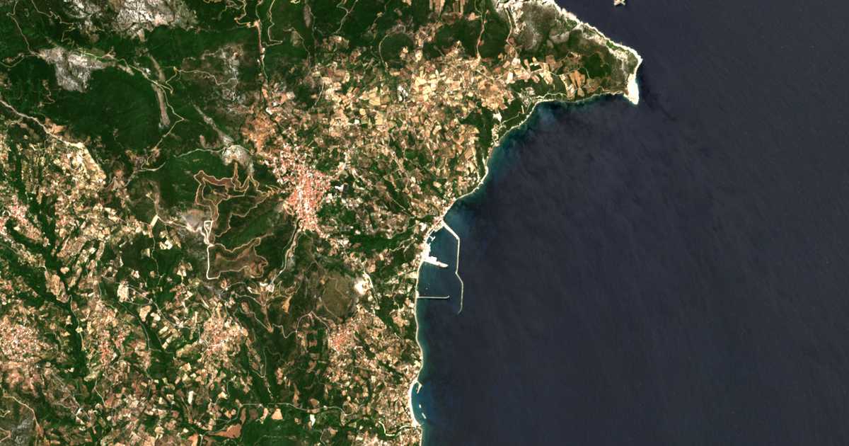 Hartă satelitară: Paralía Kýmis