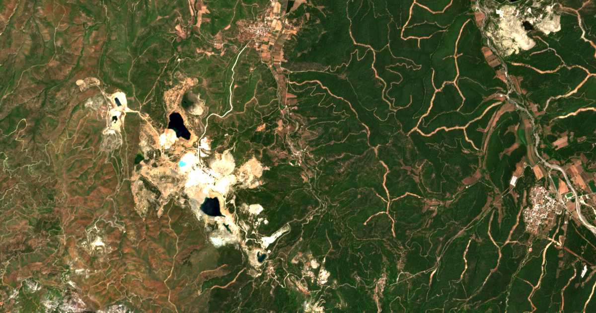 Hartă satelitară: Kalývia