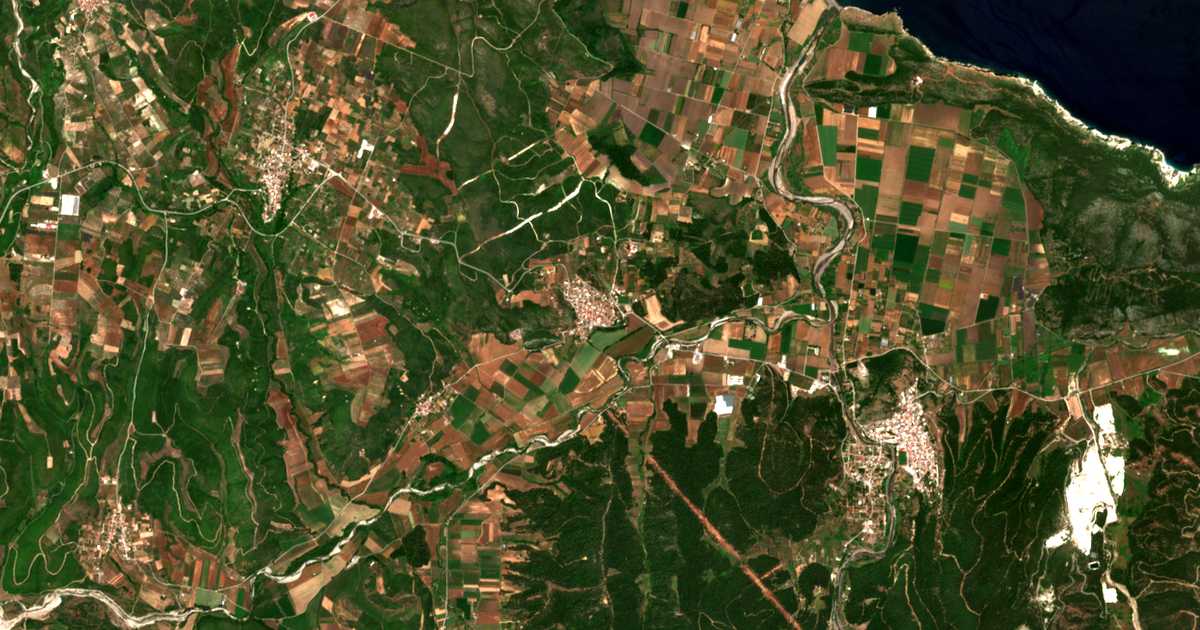 Hartă satelitară: Kírinthos