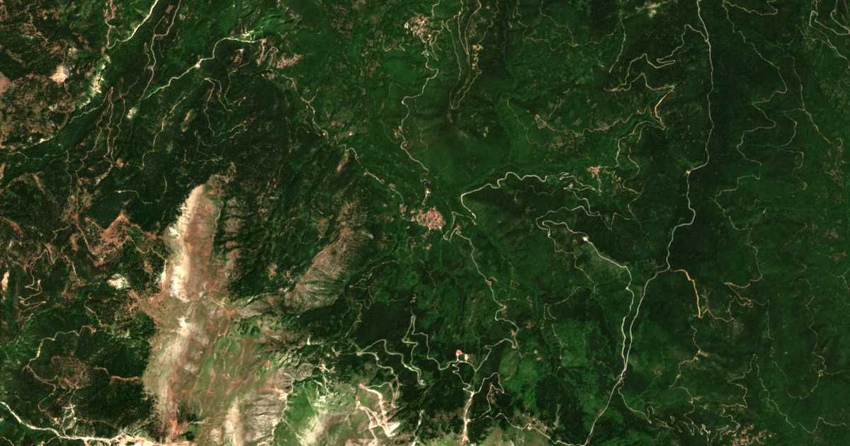 Hartă satelitară: Agía Triás
