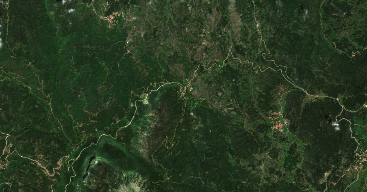 Hartă satelitară: Strómi