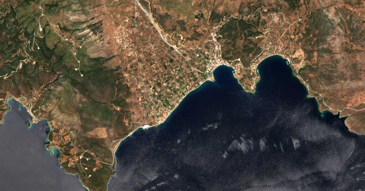 Hartă satelitară: Paralía Tolofónos