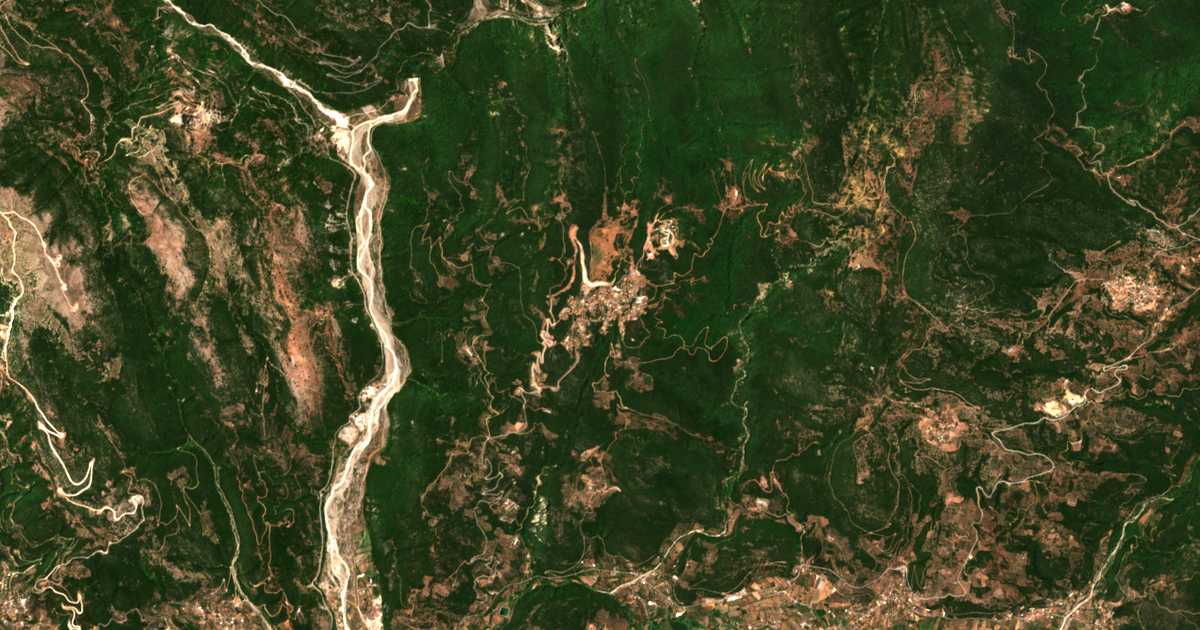 Hartă satelitară: Tríkorfon