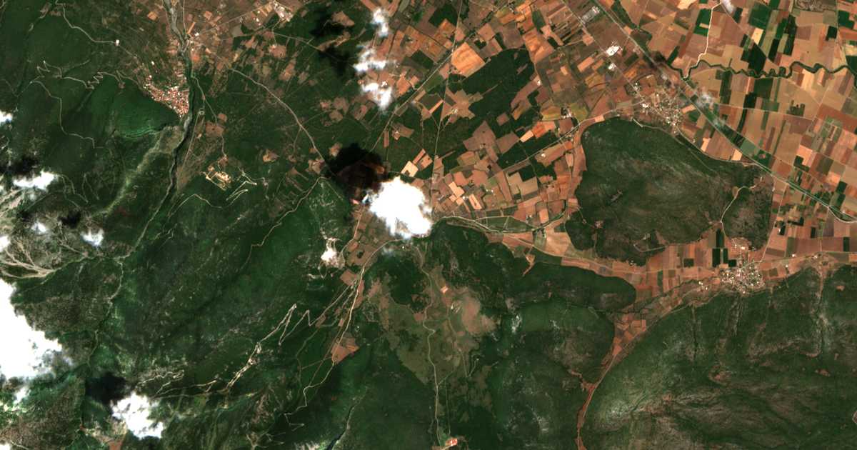 Hartă satelitară: Agía Marína