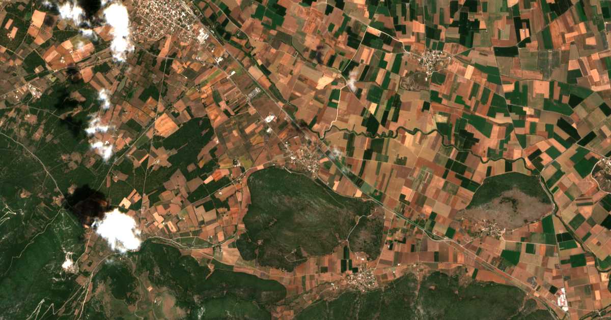 Hartă satelitară: Agía Paraskeví