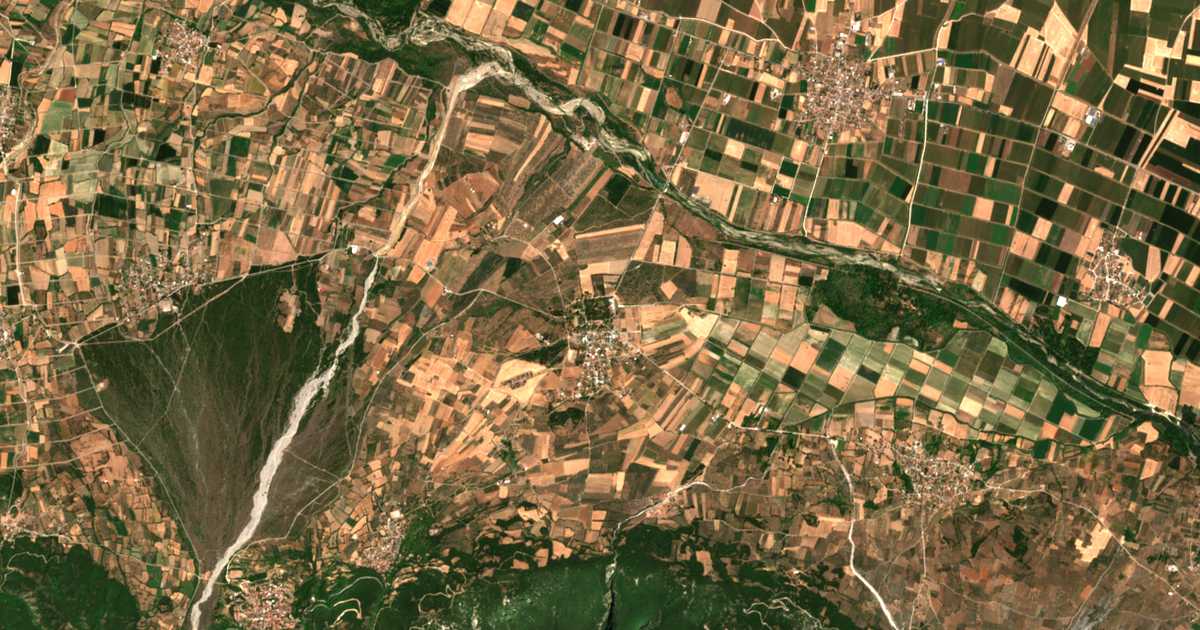 Hartă satelitară: Loutrá Ypátis