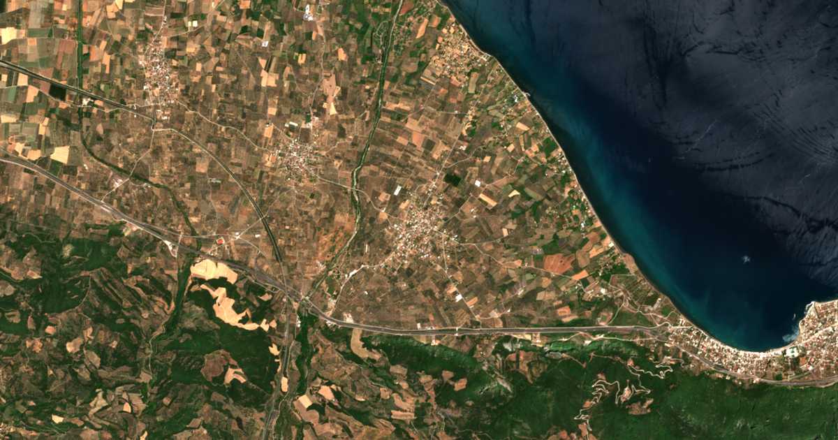Hartă satelitară: Kainoúrgion