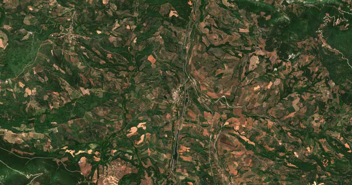 Hartă satelitară: Kómnina