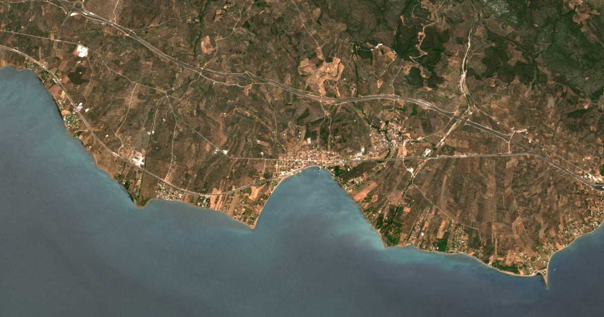 Hartă satelitară: Karavómylos