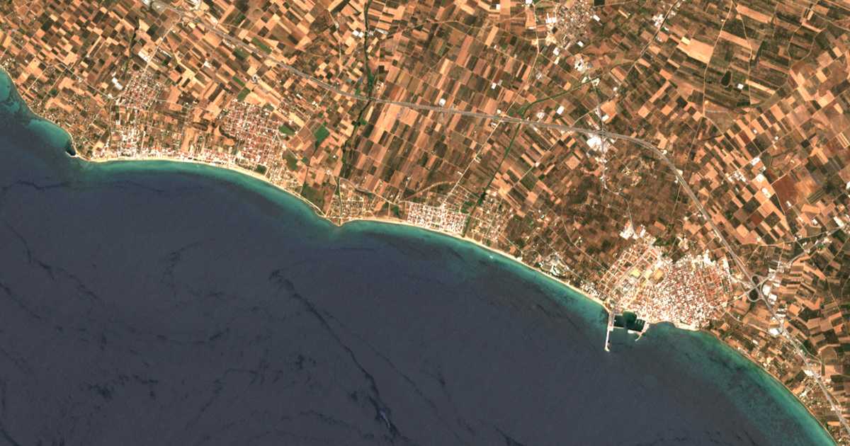 Hartă satelitară: Paralía Dionysíou