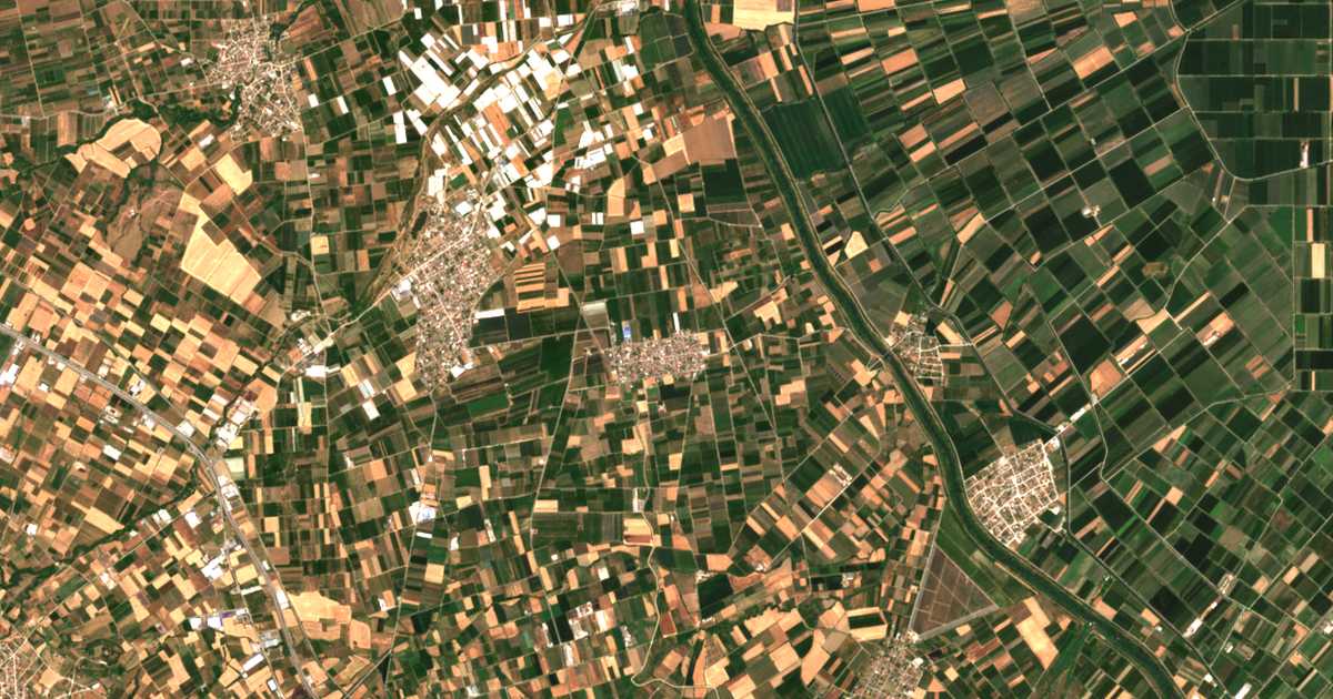 Hartă satelitară: Agía Marína