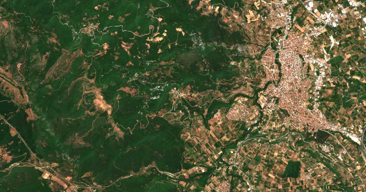 Hartă satelitară: Komníneion
