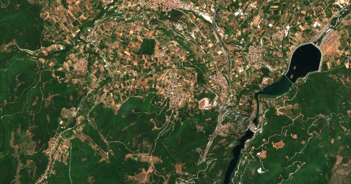 Hartă satelitară: Ráchi