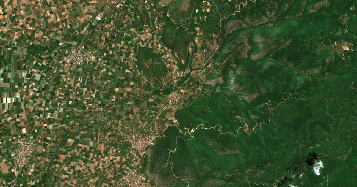 Hartă satelitară: Nerómyloi