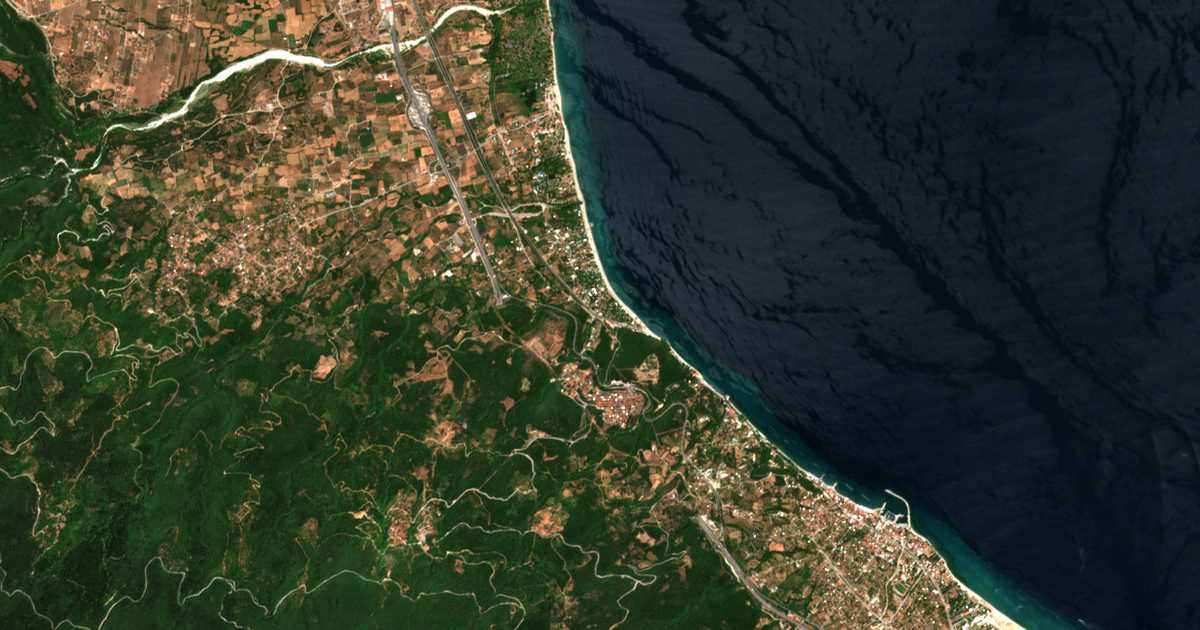 Hartă satelitară: Paralía Panteleímonos
