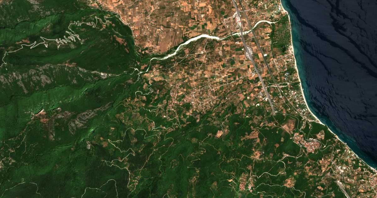 Hartă satelitară: Skotína