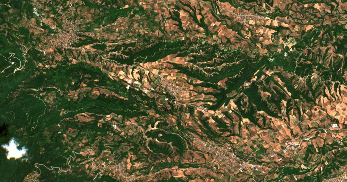 Hartă satelitară: Vría