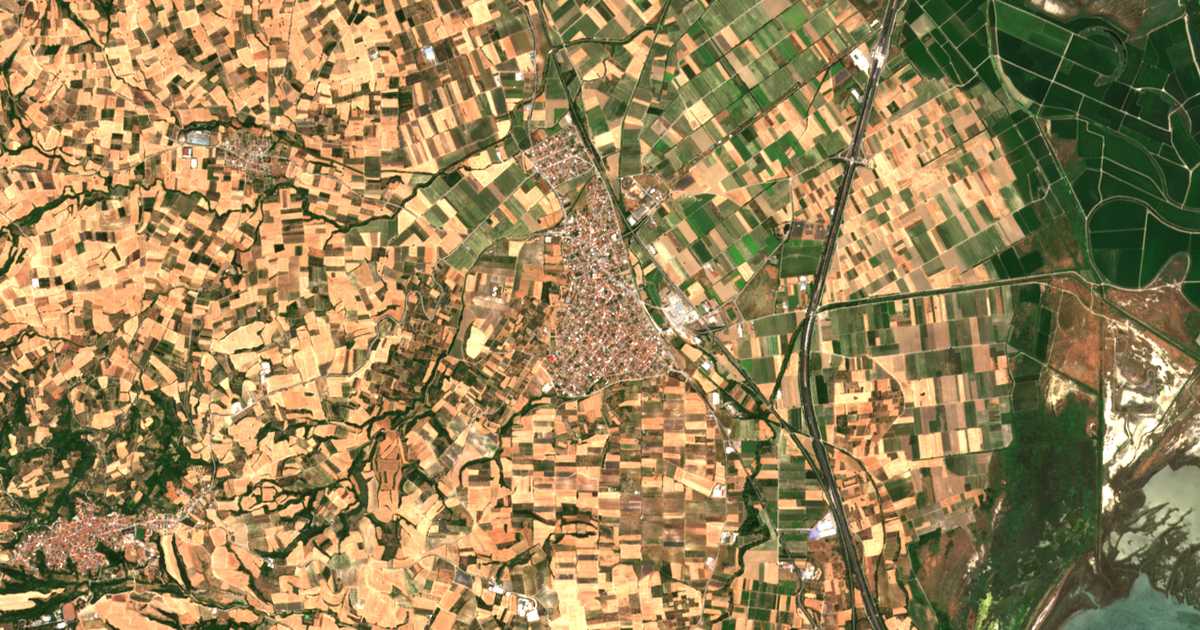Hartă satelitară: Aigínion