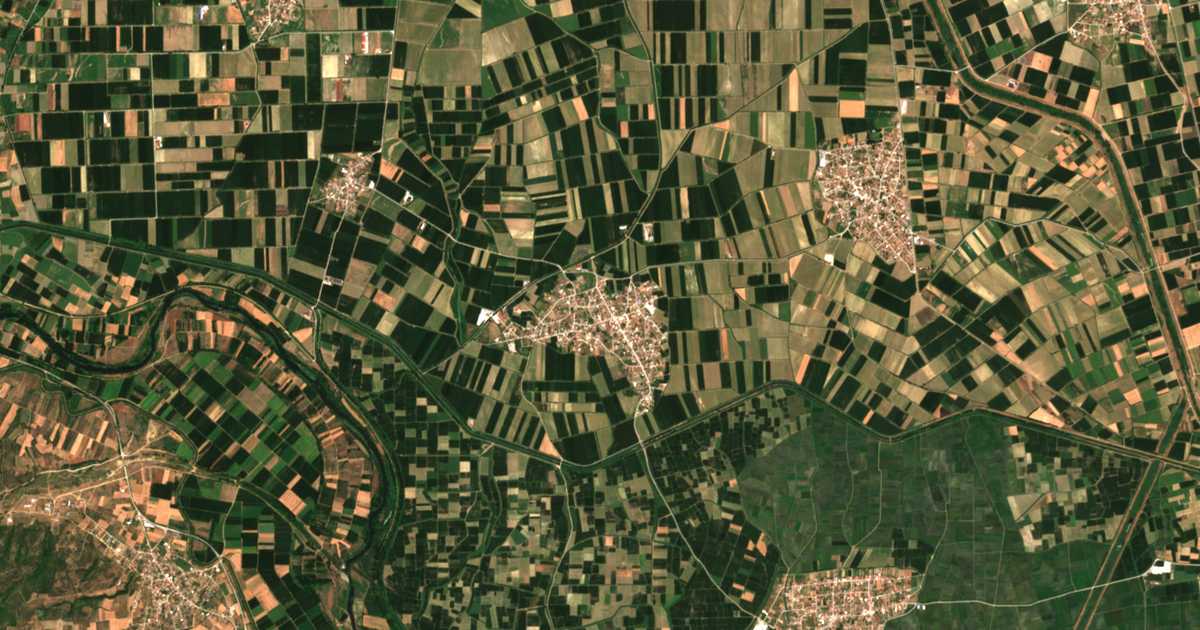 Hartă satelitară: Karperí