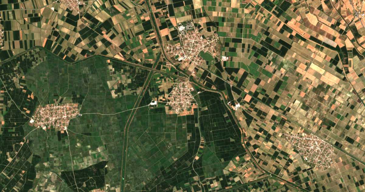 Hartă satelitară: Néa Tyrolói