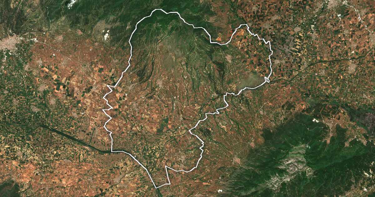 Imagine din satelit cu limita trasată: Dímos Néas Zíchnis