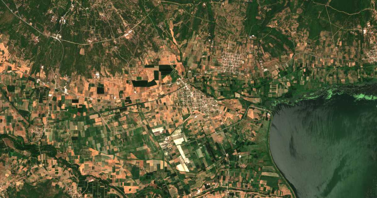 Hartă satelitară: Livadiá