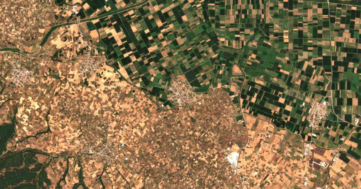 Hartă satelitară: Agía Paraskeví