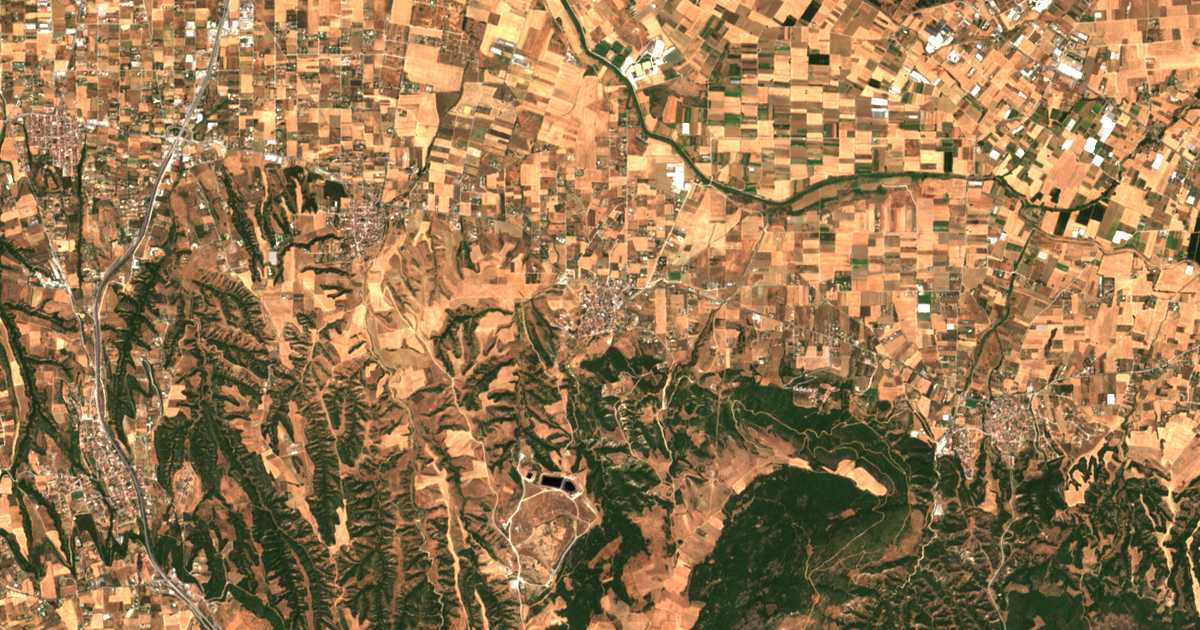 Hartă satelitară: Agía Paraskeví