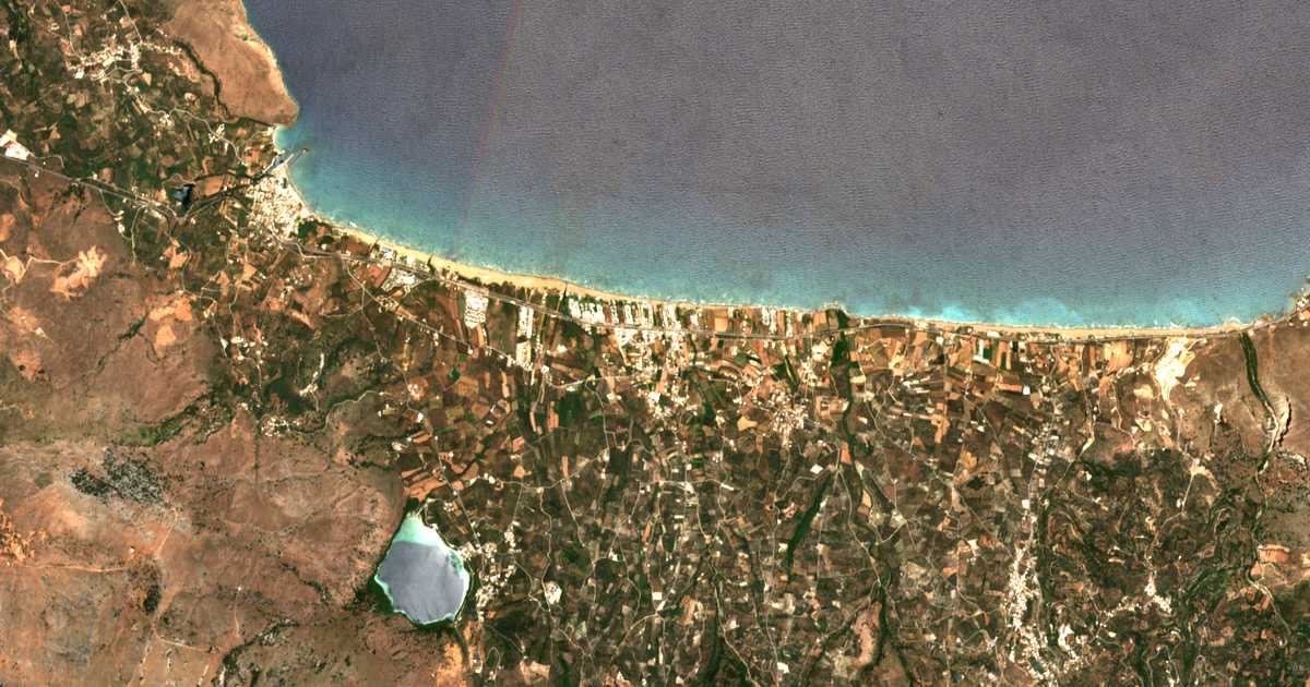 Hartă satelitară: Paralía Kourná