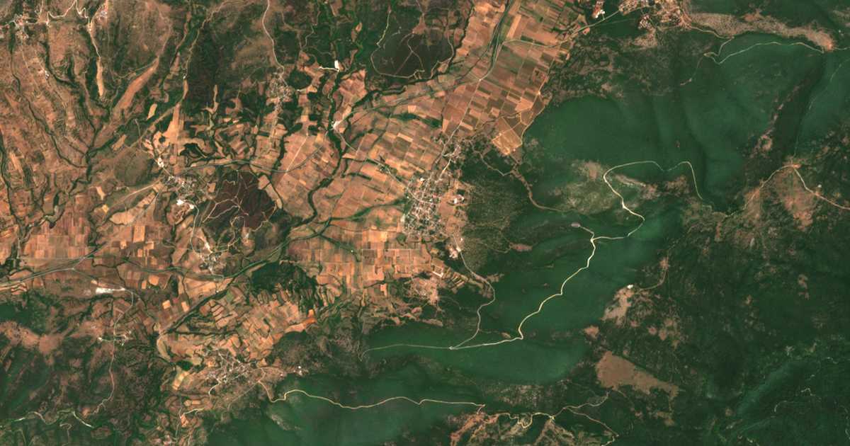 Hartă satelitară: Plataniá