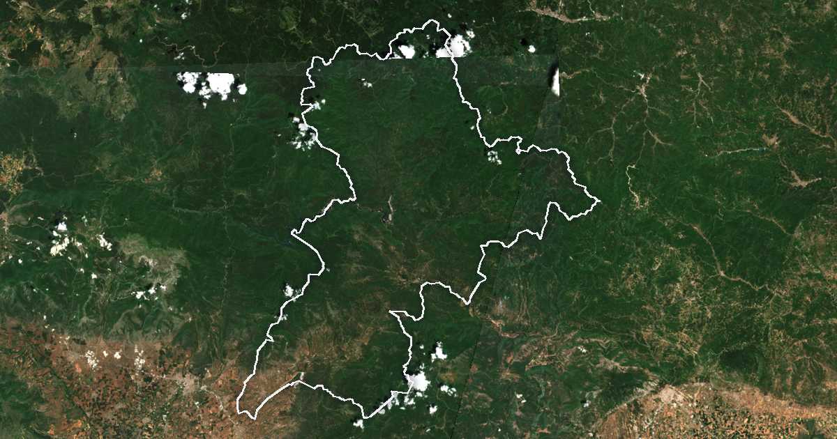 Imagine din satelit cu limita trasată: Municipalitatea Paranesti