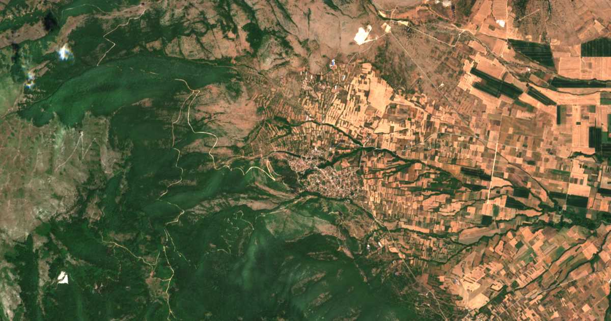 Hartă satelitară: Mikrópolis