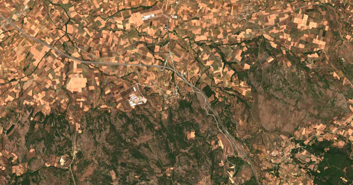 Hartă satelitară: Mésti
