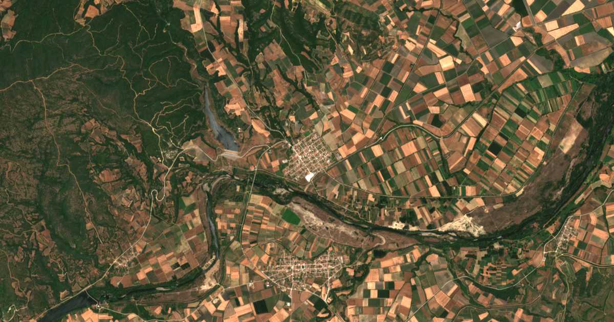 Hartă satelitară: Komara