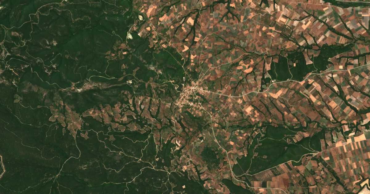 Hartă satelitară: Petrotá